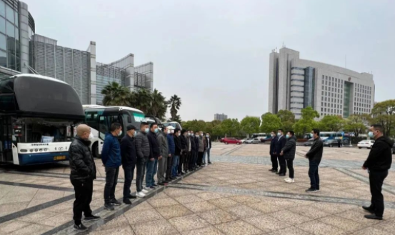 都市城際公交 運送援昌醫(yī)護(hù)人員返程