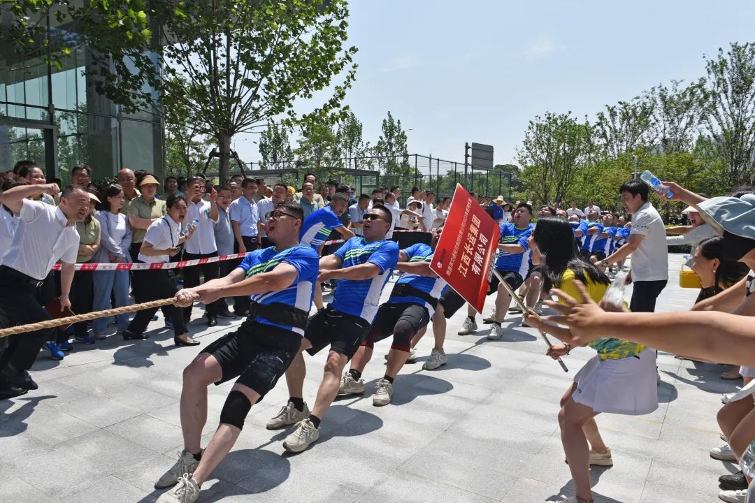 江西長運(yùn)參加南昌交投集團(tuán)拔河比賽首戰(zhàn)告捷 劉磊到場助威、占梁帶隊