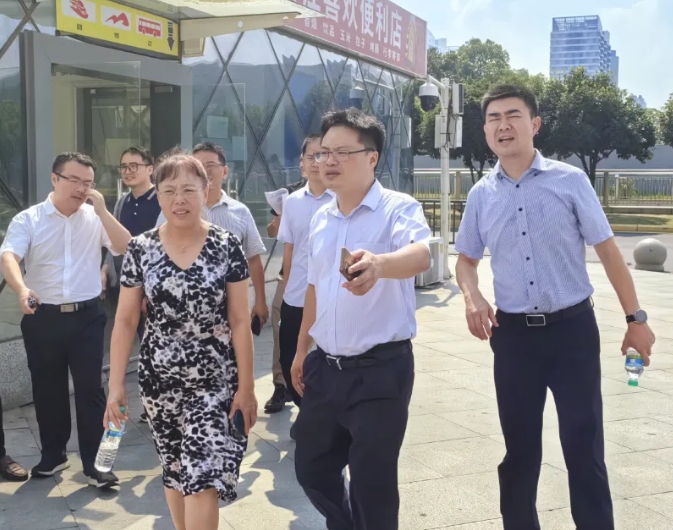 都市城際公交:交通運(yùn)輸部水運(yùn)局領(lǐng)導(dǎo)檢查南昌長途汽車西站防汛工作